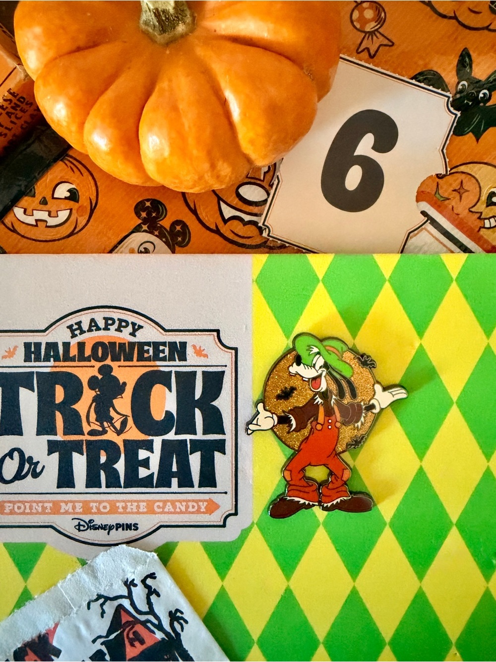 Disney Halloween Countdown Calendar Glitter Pin - Goofy